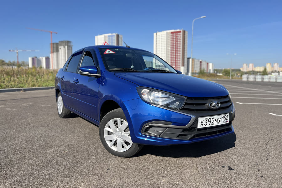 Учебный автомобиль автошколы «АвтоАкадемия»