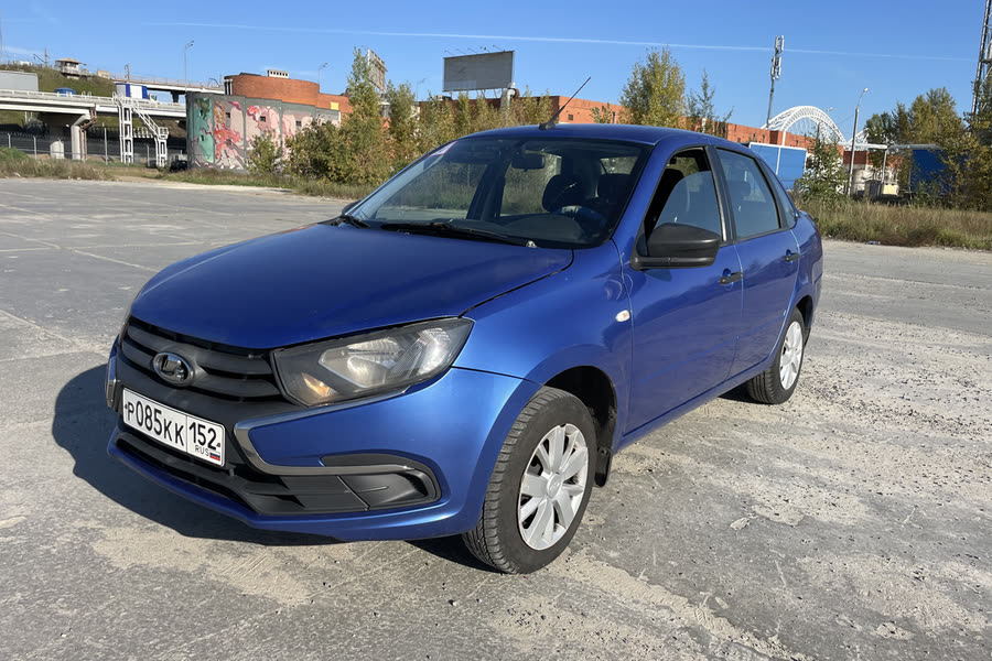 Учебный автомобиль автошколы «АвтоАкадемия»