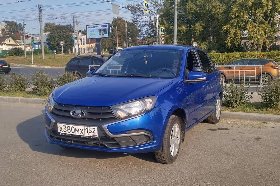 Учебный автомобиль автошколы «АвтоАкадемия»