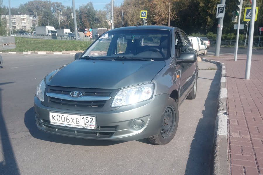 Учебный автомобиль автошколы «АвтоАкадемия»