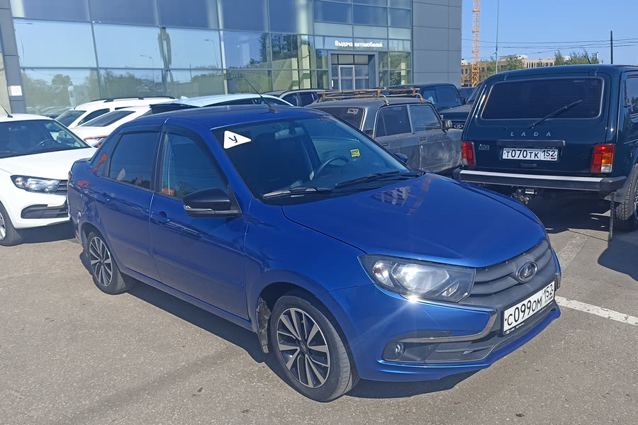Учебный автомобиль автошколы «АвтоАкадемия»